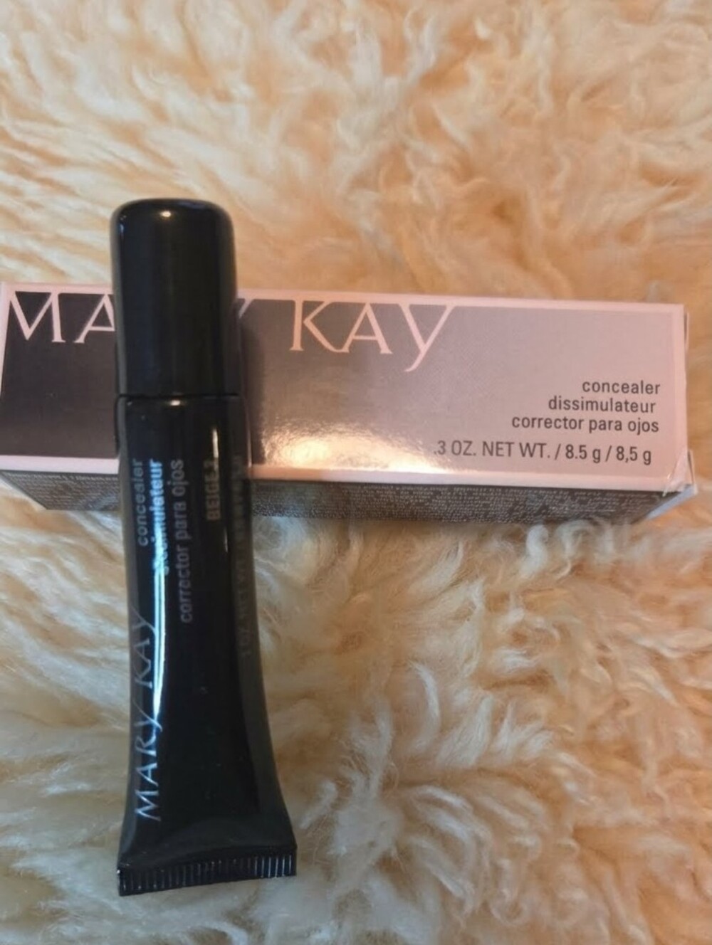 NEW IN BOX Mary Kay Concealer Beige 2